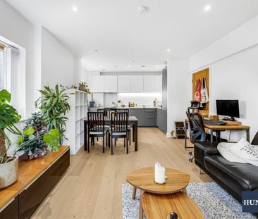2 bedroom Flat To Let - Photo 2