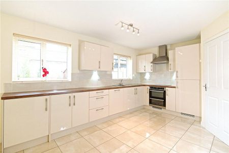 4 bedroom detached house to rent - Photo 5