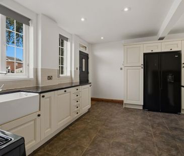 3 bedroom detached house to rent - Photo 2