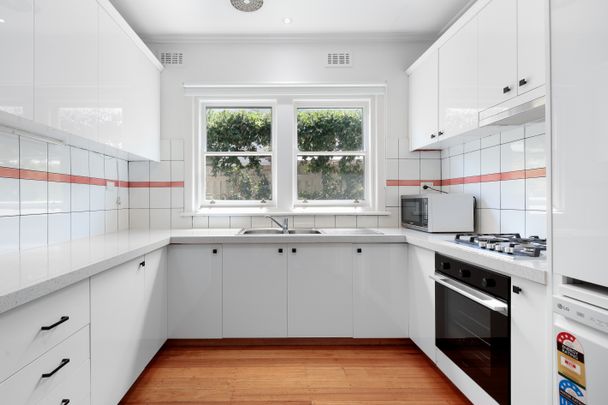 Character, Comfort & Cottage Garden Charm - Photo 1