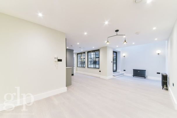 1 Bedroom Flat, Beak Street, London, Greater London, Soho, W1F - Photo 1