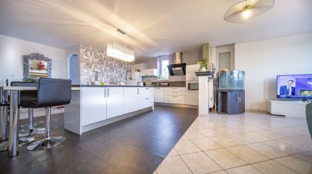 Appartement 9 pièces à Charmes - Photo 4