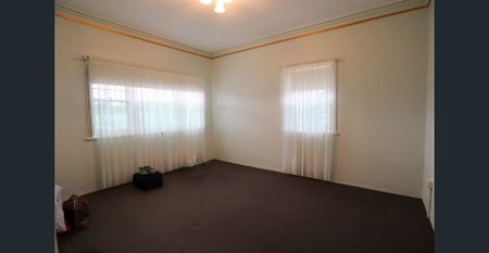 Italian Rendered Brick Home, Close To CBD. - Photo 5