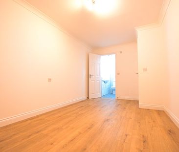 2 Bed Flat, The Dell, SO15 - Photo 1