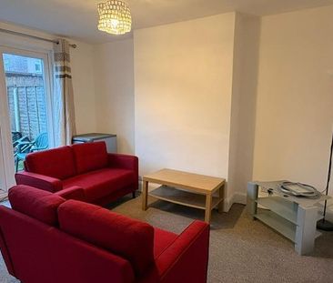 4 bedroom private hall to rent - Photo 1