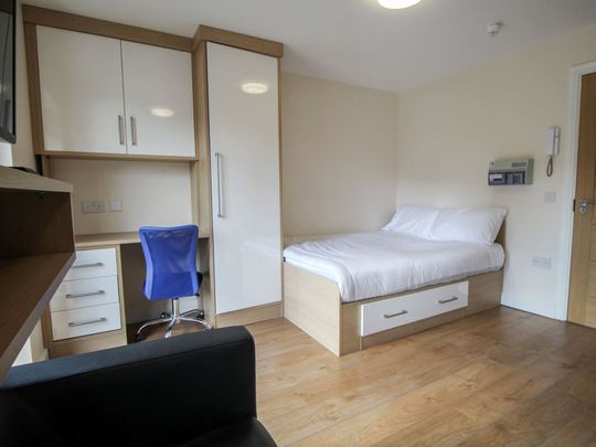 Apt 17, Lofthouse Residence - Photo 1