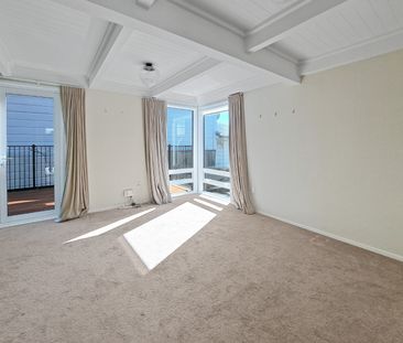 Townhouse Living - Photo 4