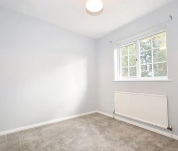 4 bedroom detached house to rent - Photo 4