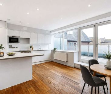 A modern two bedroom, two bathroom apartment in the centre of Harpe... - Photo 3