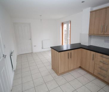 4 bedroom detached house to rent - Photo 3