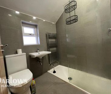 2 bedroom flat to rent - Photo 4