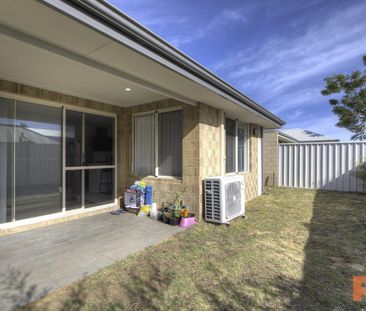 Spacious 3-Bedroom Home with Modern Kitchen & Outdoor Living - Photo 5