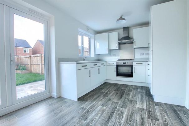 3 bedroom semi-detached house to rent - Photo 1