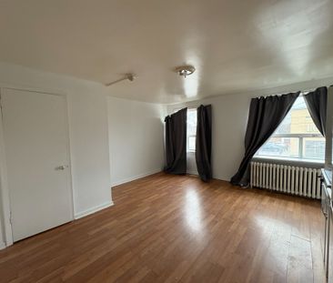 For Lease - 1020 Coxwell Avenue Unit# Upper, Toronto, Ontario - Photo 5