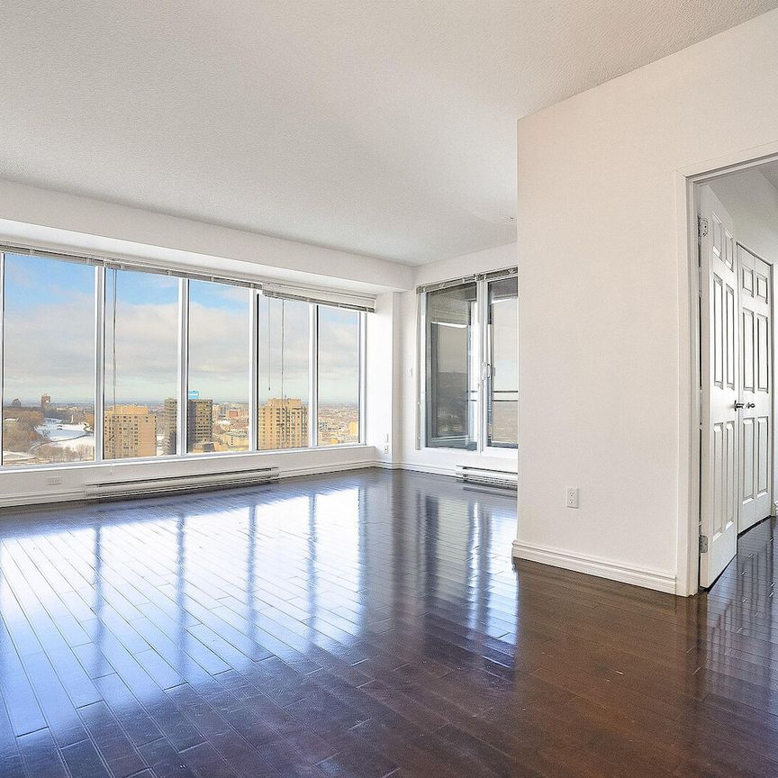 Le 400 Sherbrooke Ouest is located a few steps away from Montreal's Quartier des Spectacles. - Photo 1