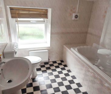 Commonside, Batley, West Yorkshire, WF17 - Photo 5