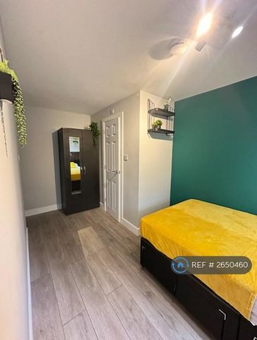 1 bedroom in a house share to rent - Photo 4