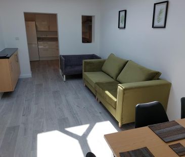 5 bedroom semi-detached house to rent - Photo 2