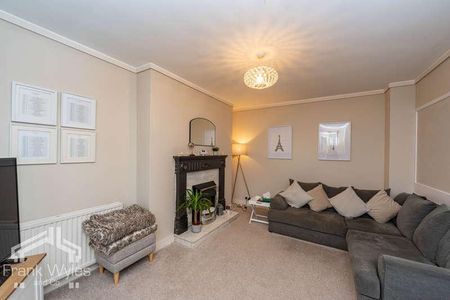 South Street, Lytham St. Annes, Lancashire, FY8 - Photo 2