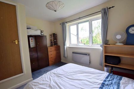 2 bedroom end of terrace house to rent - Photo 4