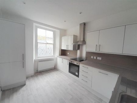 4 bedroom apartment to rent - Photo 2