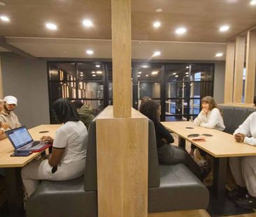 Penthouse Classic Studio With City View - Photo 2