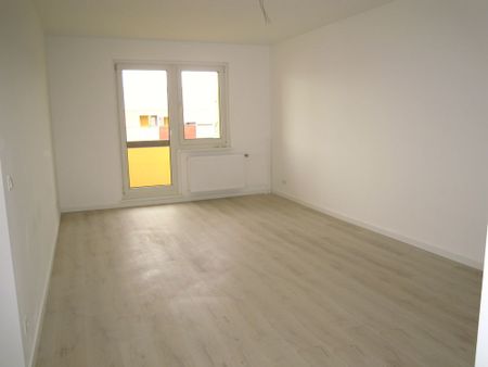 Drewitz, Erich-Pommer-Str. 16, sanierte 3-Zi mit 60,9 m² inkl. EBK und Balkon - Photo 2