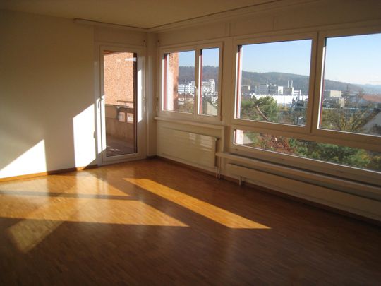 "Grosszügige Wohnung an schöner Lage! "Mieten ohne Kaution"" - Photo 1