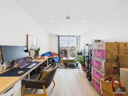 The Broadway, Town Centre - Photo 4