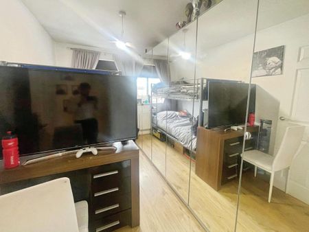 Frobisher Gardens, Chafford Hundred, Grays, RM16 - Photo 2