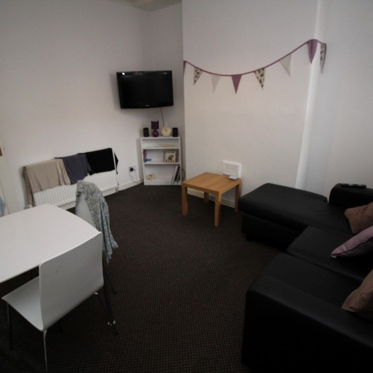 3 Bed Student Property TO LET - Photo 1