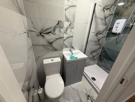 1 bedroom in a house share to rent - Photo 3