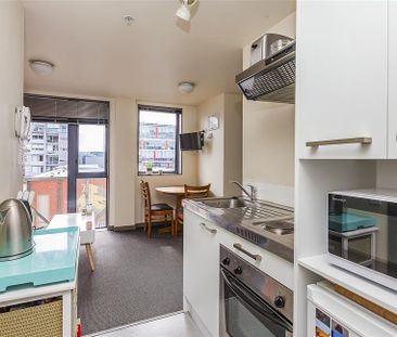 WONDERFUL WELLINGTON APARTMENT LIVING - Photo 2