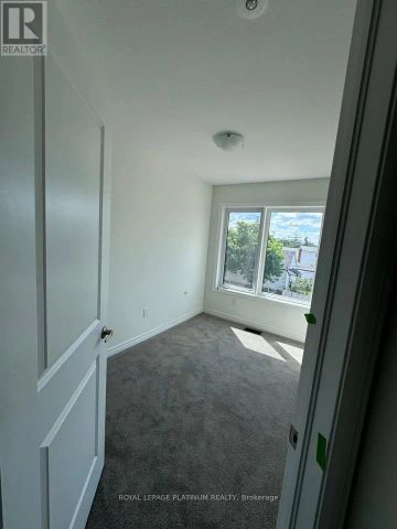 10 REID AVENUE N - Photo 2