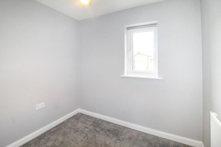 2 bedroom end of terrace house to rent - Photo 2