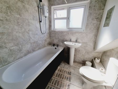 2 Bed Student Accommodation - Photo 5