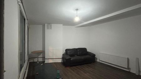 3 bedroom flat to rent - Photo 2
