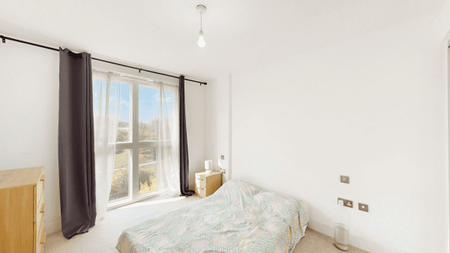 Lakeside Drive, London, NW10 - Photo 3