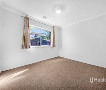 11 Derham Drive, Point Cook VIC, Belconnen - Photo 3