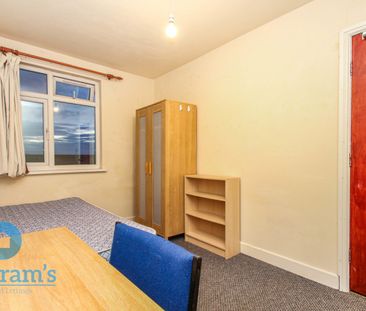 6 bed Semi-Detached House for Rent - Photo 3