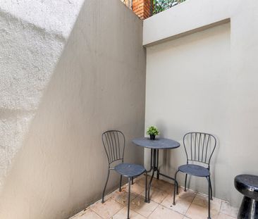 Executive Living In Style With Pool, Gym & Sauna To Relax After Wor... - Photo 6