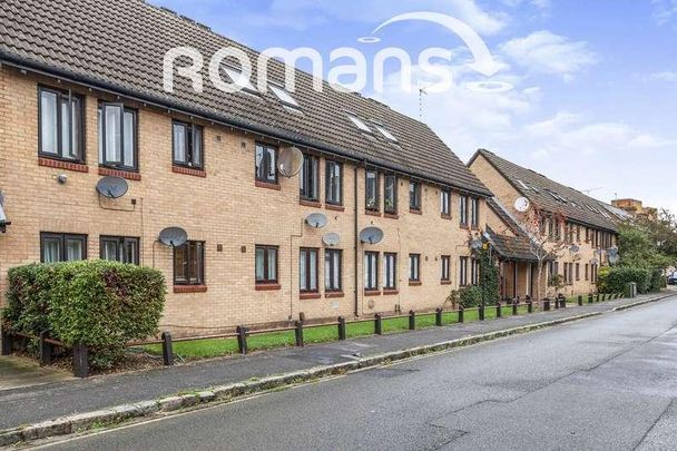 Stephenson Court, Slough, SL1 - Photo 1