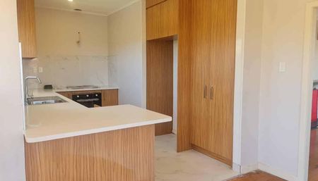 Nice Family Home in Hillsborough 4BR 2Bathroom - Photo 5