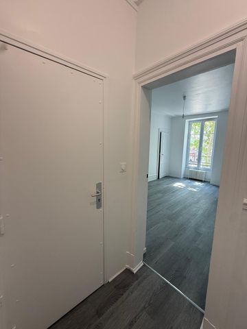 Location Appartement 3 pièces 61m² PARIS 18ème - Photo 5