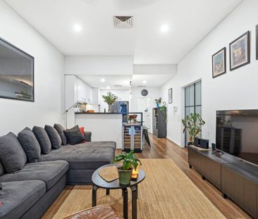 SPACIOUS TOP-FLOOR LIVING WITH STUNNING VIEWS! - Photo 3