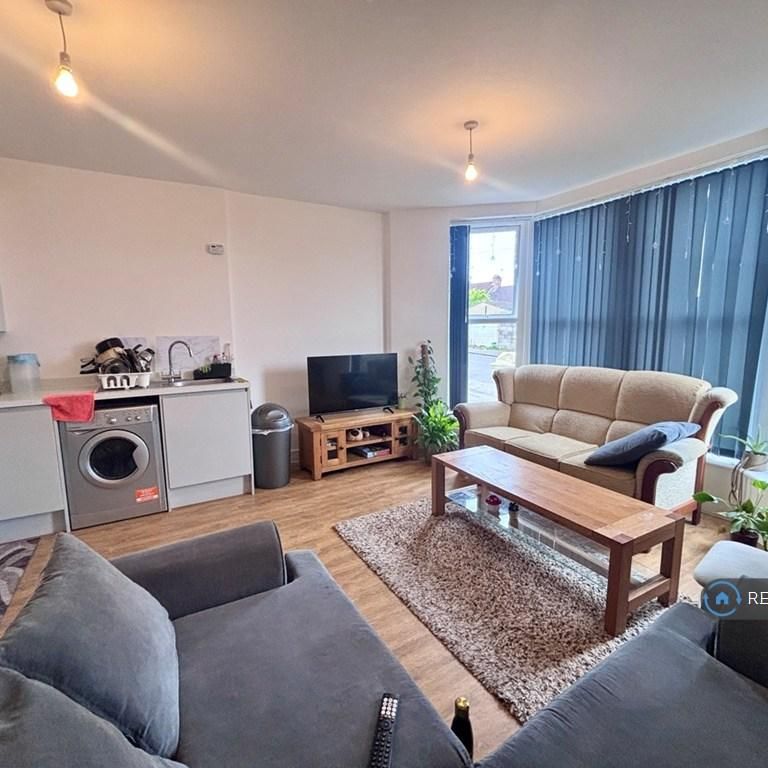 2 bedroom flat to rent - Photo 1