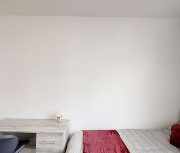 Double Room to Rent! Room 4 - Photo 3