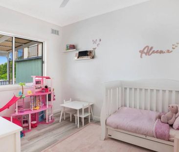 Lakeside Family Living with Stunning Water Views - Photo 2