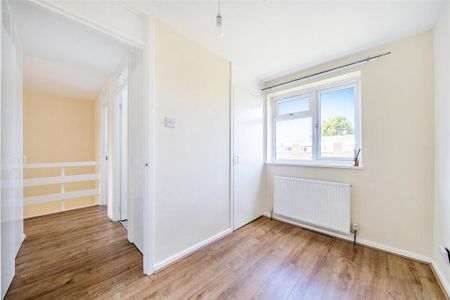 3 bedroom flat to rent - Photo 4