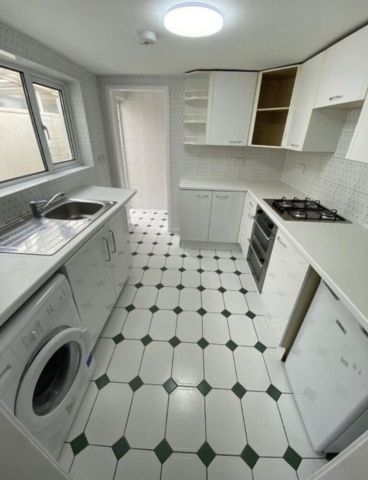 Room in a Shared House, Coronation Road, E13 - Photo 2